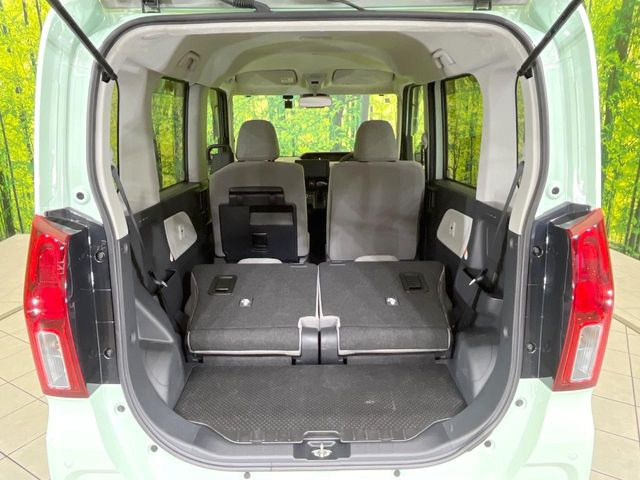 積み下ろしのしやすいデッキにはたっぷりと荷物を積み込んでいただけます。遊びから仕事まで、様々なシーンで頼れます♪