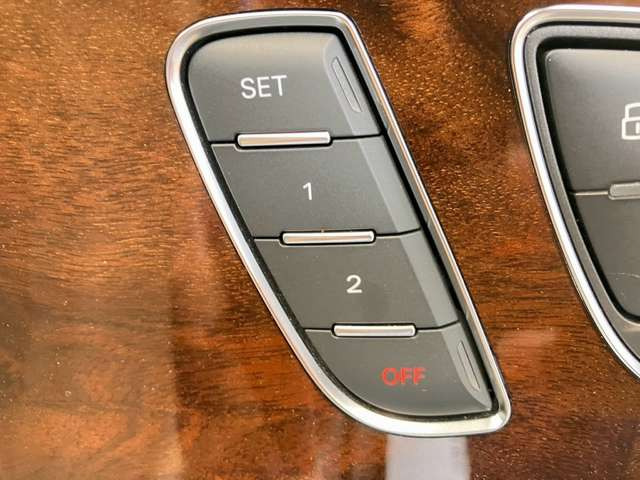 【運転席ポジションメモリー付パワーシート】ワンタッチで記憶させていたシートの前後・リクライニングはもちろん、シートリフターも備えます☆快適なドライブをお楽しみ下さい♪