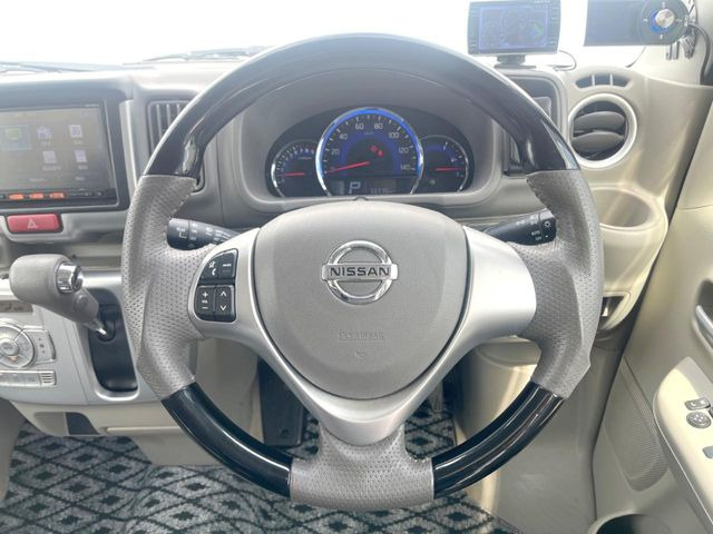 �y�X�e�A�����O�X�C�b�`�z�^�]���A�O������ڐ������炷���ƂȂ��A�I�[�f�B�I���̑��삪�\�ȕ֗��@�\!���S&���K�ȃh���C�u�����o���Ă���܂���