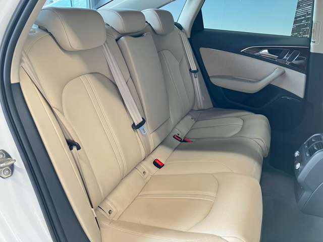 車内もキレイで嫌な臭いもありません☆気になる方は内装のスチームクリーナーも施工可能です♪