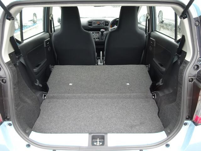 オリックス認定中古車は厳選した上質な車輌のみをお届け致します。全車にプロの職人による徹底した内外装の清掃、磨き上げております。