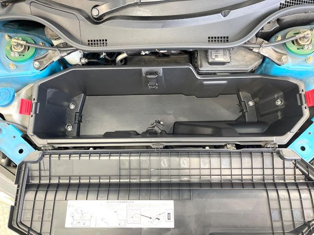 普段のお買い物や通勤、送迎等に十分な荷室スペースを確保しております。