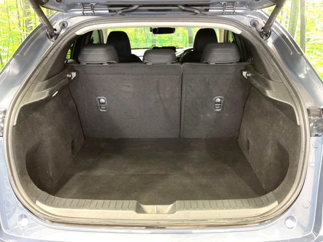 積み下ろしのしやすいデッキにはたっぷりと荷物を積み込んでいただけます。遊びから仕事まで、様々なシーンで頼れます♪