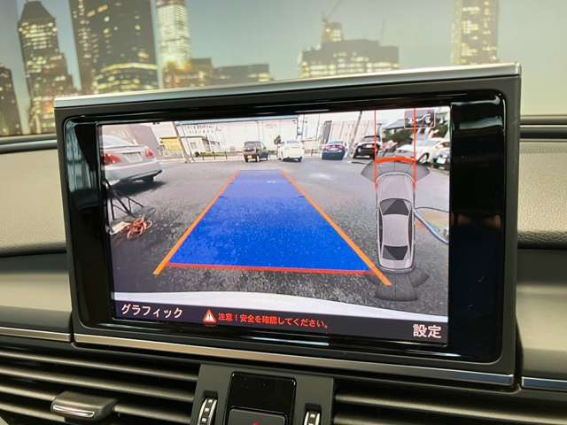 【バックカメラ】運転席から画面上で安全確認ができます。駐車が苦手な方にもオススメな便利機能です。
