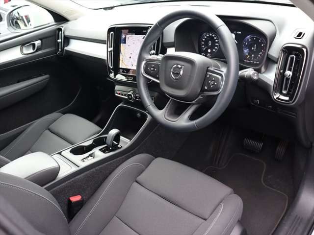 XC40B4 AWD モメンタム 4WD