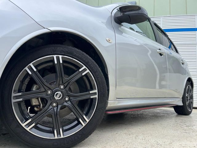 �y����16�C���`�A���~�z�C�[���z�O�ςɃ}�b�`���������A���~�z�C�[���𑕒����Ă���܂��B�e��ЊO�A���~�z�C�[����A�X�^�b�h���X�^�C�����戵�����Ă���܂��B���񂲑��k����������