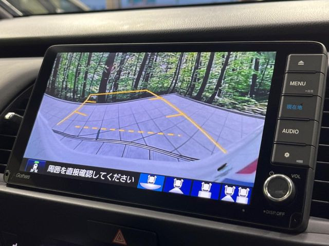 【バックカメラ】駐車時に後方がリアルタイム映像で確認できます。大型商業施設や立体駐車場での駐車時や、夜間のバック時に大活躍!運転スキルに関わらず、今や必須となった装備のひとつです!