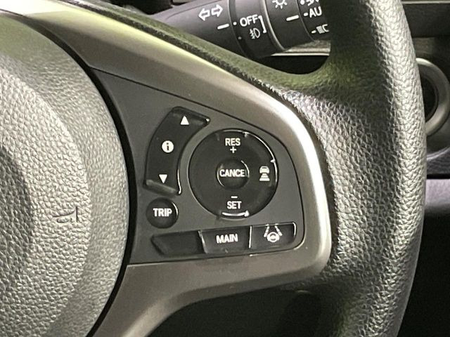 【アダプティブクルーズコントロール】高速道路での長距離走行が楽に!!自動で速度を保つクルーズコントロールが、衝突軽減システムと連携し、前方の車両を感知して車間を保つように速度調節してくれます!!