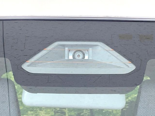 【スズキ セーフティサポート】走行中に前方の車両等を認識し、衝突しそうな時は警報とブレーキで衝突回避と被害軽減をアシスト。より安全にドライブをお楽しみいただけます。