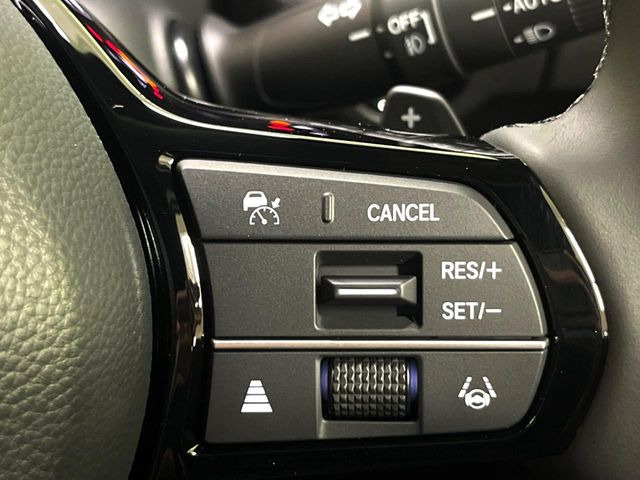 【アダプティブクルーズコントロール】高速道路での長距離走行が楽に!!自動で速度を保つクルーズコントロールが、衝突軽減システムと連携し、前方の車両を感知して車間を保つように速度調節してくれます!!