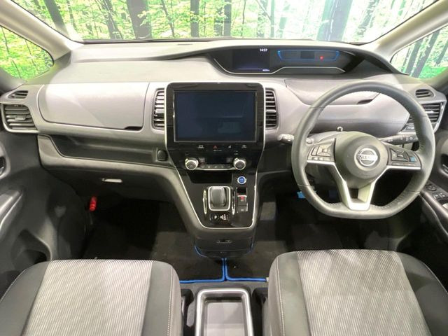 セレナ1.2 e-POWER ハイウェイスターV