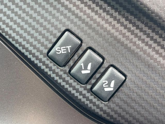 【メモリー機能付きパワーシート】ドライバーごとに設定したシート位置を記憶して、ボタン一つで切り替えできる便利な機能!運転する方が複数名いらっしゃるご家庭におすすめです♪