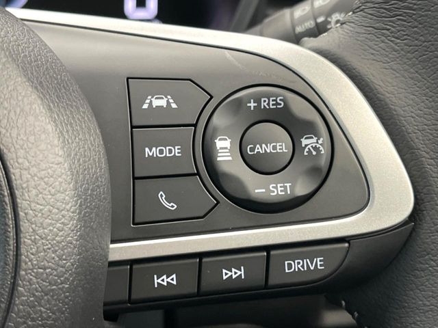【アダプティブクルーズコントロール】高速道路での長距離走行が楽に!!自動で速度を保つクルーズコントロールが、衝突軽減システムと連携し、前方の車両を感知して車間を保つように速度調節してくれます!!