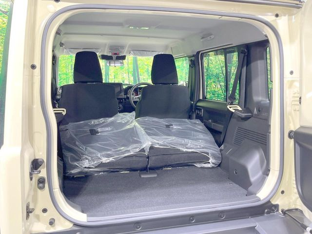 後席を格納すると、これだけの広さが!シーンに合わせたシートアレンジで、大きな荷物も積むことが出来ます♪