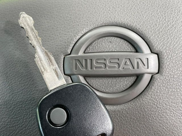 【キーレス】少し離れた場所からでもボタン一つでドアの開錠・施錠ができるのでとっても便利!ドアの鍵穴周りに傷をつけることもありません♪