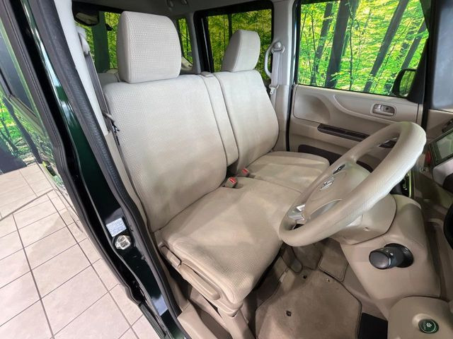 運転席シート廻りは使用感も少なく、良好な状態となっています。丁寧に使われていたことがよくわかりますね。