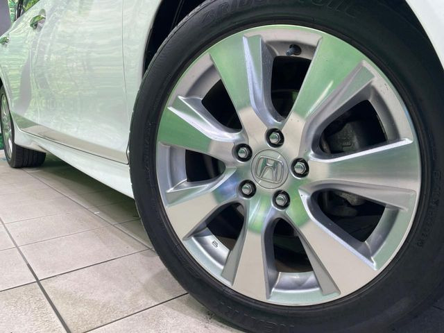 �y����17�C���`�A���~�z�C�[���z�O�ςɃ}�b�`���������A���~�z�C�[���𑕒����Ă���܂��B�e��ЊO�A���~�z�C�[����A�X�^�b�h���X�^�C�����戵�����Ă���܂��B���񂲑��k����������