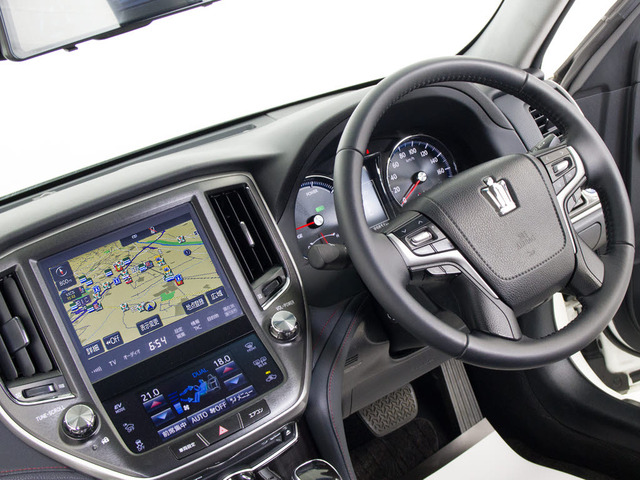 使いやすさや安全性を追求したステアリング周り!高級車ゆえにスイッチ類が多いのも特徴ですね!考え尽くされた配置ですぐに使いこなす事が出来ますのでご安心下さい!是非、体感してみて下さい!!