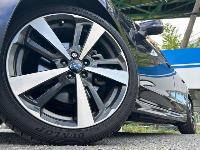 �y����18�C���`�A���~�z�C�[���z�O�ςɃ}�b�`���������A���~�z�C�[���𑕒����Ă���܂��B�e��ЊO�A���~�z�C�[����A�X�^�b�h���X�^�C�����戵�����Ă���܂��B���񂲑��k����������
