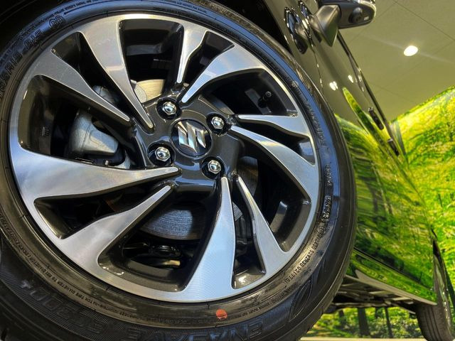 �y����15�C���`�A���~�z�C�[���z�O�ςɃ}�b�`���������A���~�z�C�[���𑕒����Ă���܂��B�e��ЊO�A���~�z�C�[����A�X�^�b�h���X�^�C�����戵�����Ă���܂��B���񂲑��k����������