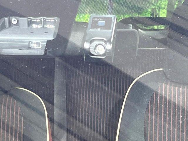 【ドライブレコーダー】ドライブレコーダー装備!走行中はもちろん、あおり運転や事故に遭遇した際、映像で記録し、万一のリスクに備えます。※記録用SDカードはお客様ご自身でご準備いただく必要があります。