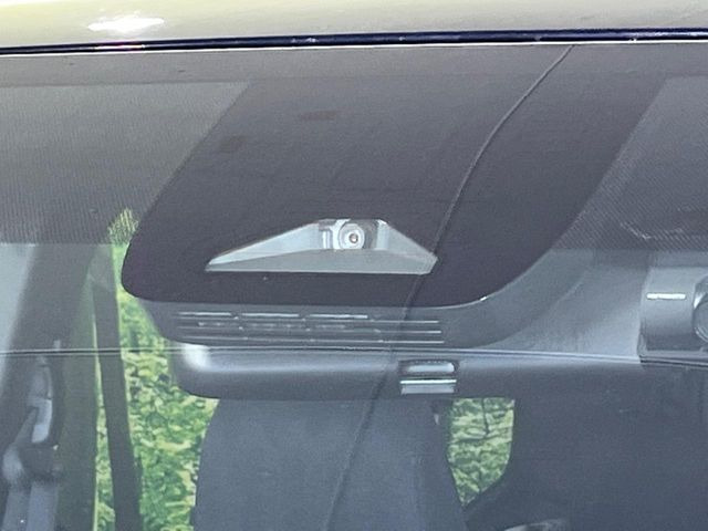 【トヨタセーフティセンス】走行中に前方の車両等を認識し、衝突しそうな時は警報とブレーキで衝突回避と被害軽減をアシスト。より安全にドライブをお楽しみいただけます。
