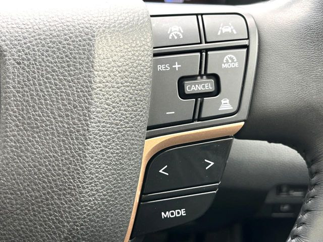 【レーダークルーズコントロール】高速道路での長距離走行が楽に!!自動で速度を保つクルーズコントロールが、衝突軽減システムと連携し、前方の車両を感知して車間を保つように速度調節してくれます!!