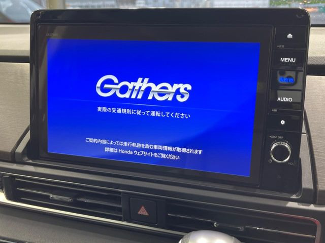 【純正10型ナビ】人気の大型10インチナビを装備。存在感のある大画面はインパクト大!ナビ利用時のマップ表示は見やすく、テレビやDVDは臨場感がアップ!いつものドライブがグッと楽しくなります♪