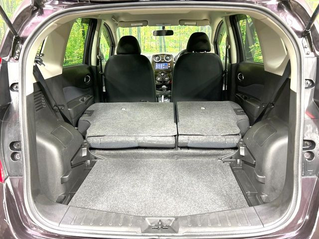 普段のお買い物や通勤、送迎等に十分な荷室スペースを確保しております。セカンドシートを倒すと、大きな荷物の積載も可能です♪