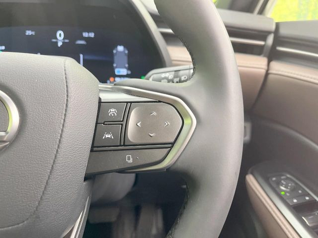 【レーダークルーズコントロール】高速道路での長距離走行が楽に!!自動で速度を保つクルーズコントロールが、衝突軽減システムと連携し、前方の車両を感知して車間を保つように速度調節してくれます!!