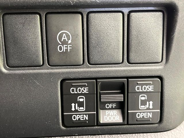 【両側パワースライドドア】スマートキーや運転席のスイッチで後席両側スライドドアの開閉が可能♪電動だから力を入れてドアを開ける必要が無く、小さなお子様でも簡単に開け閉めでき快適です♪