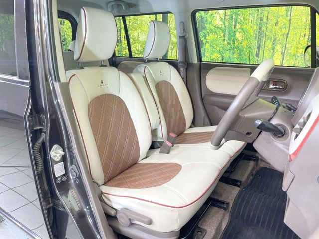 運転席シート廻りは使用感も少なく、良好な状態となっています。丁寧に使われていたことがよくわかりますね。