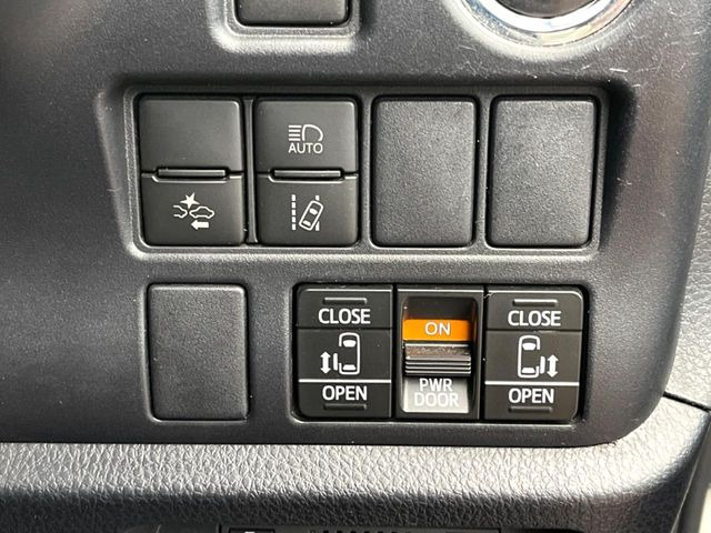 【両側パワースライドドア】スマートキーや運転席のスイッチで後席両側スライドドアの開閉が可能♪電動だから力を入れてドアを開ける必要が無く、小さなお子様でも簡単に開け閉めでき快適です♪