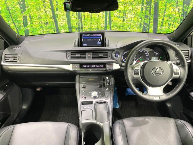 CT200h Fスポーツ