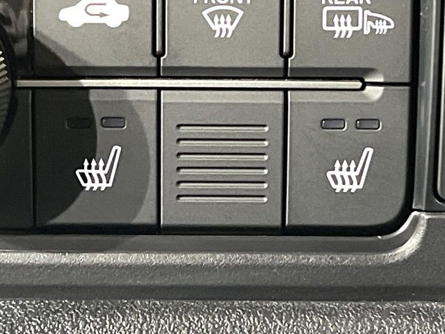 【シートヒーター】寒い日に重宝するシートヒーター!エアコンより早く温まってくれるので寒がりの人も安心ですね♪エアコンの温風は乾燥するから苦手、という方にもをおすすめです。