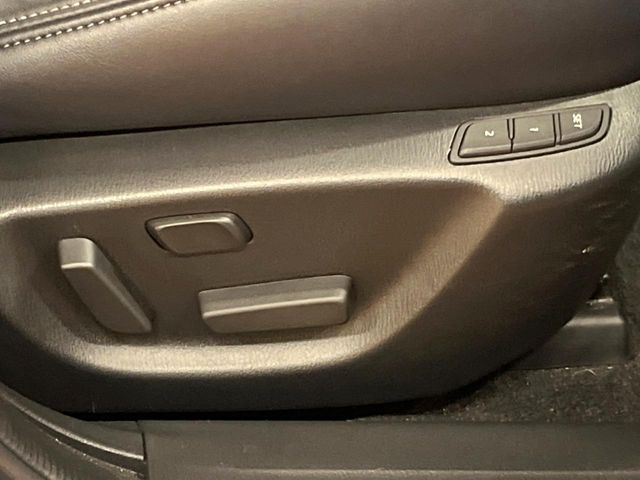 【パワーシート】スイッチ一つで簡単にシートの微調整が可能!電動だから力もいりません!快適なシートポジションにセットして、快適なドライブをお楽しみください。