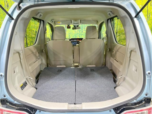 積み下ろしのしやすいデッキにはたっぷりと荷物を積み込んでいただけます。遊びから仕事まで、様々なシーンで頼れます♪