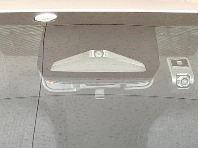 【トヨタセーフティセンス】走行中に前方の車両等を認識し、衝突しそうな時は警報とブレーキで衝突回避と被害軽減をアシスト。より安全にドライブをお楽しみいただけます。