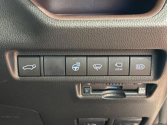 【パワーバックドア】スマートキーや運転席のボタンを押すだけでリアゲートが自動で開閉します!荷物を持っている時や、高い位置にあるバックドアを閉める際に便利な機能です♪