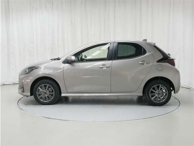 ヤリス1.5 ハイブリッド X E-Four 4WD