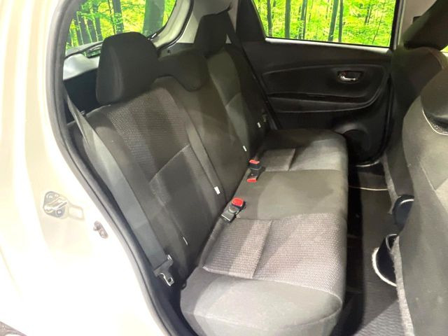 後部座席も気になるようなキズ・汚れやへたり等、大きなダメージはなく、良好な状態です。