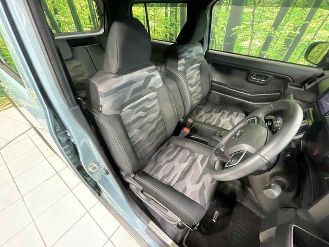 運転席シート廻りは使用感も少なく、良好な状態となっています。丁寧に使われていたことがよくわかりますね。