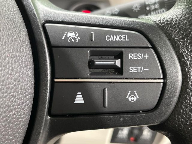 【アダプティブクルーズコントロール】高速道路での長距離走行が楽に!!自動で速度を保つクルーズコントロールが、衝突軽減システムと連携し、前方の車両を感知して車間を保つように速度調節してくれます!!
