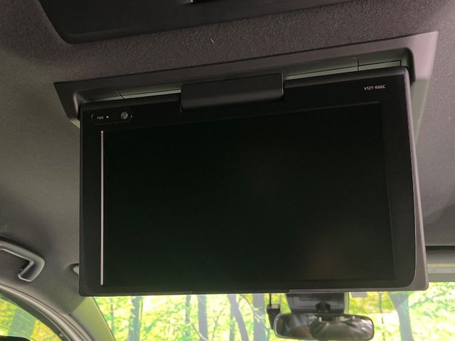 【フリップダウンモニター】大画面モニターで後席でもエンタメをお楽しみいただけます。小さなお子様にも大人気の装備です♪