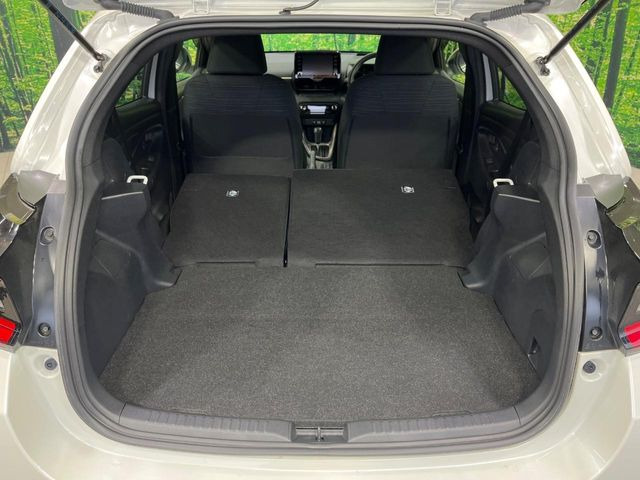 普段のお買い物や通勤、送迎等に十分な荷室スペースを確保しております。セカンドシートを倒すと、大きな荷物の積載も可能です♪
