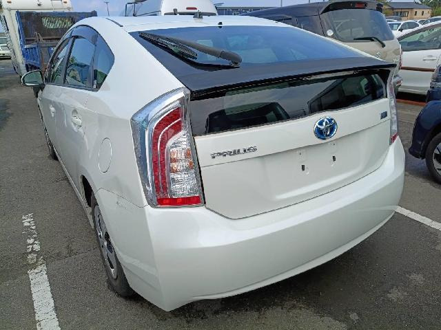 プリウス1.8 S