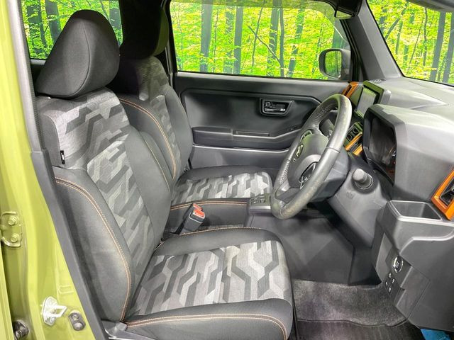 運転席シート廻りは使用感も少なく、良好な状態となっています。丁寧に使われていたことがよくわかりますね。