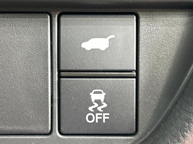【パワーバックドア】スマートキーや運転席のボタンを押すだけでリアゲートが自動で開閉します!荷物を持っている時や、高い位置にあるバックドアを閉める際に便利な機能です♪