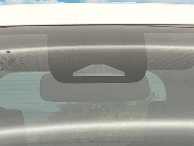 【トヨタセーフティセンス】走行中に前方の車両等を認識し、衝突しそうな時は警報とブレーキで衝突回避と被害軽減をアシスト。より安全にドライブをお楽しみいただけます。