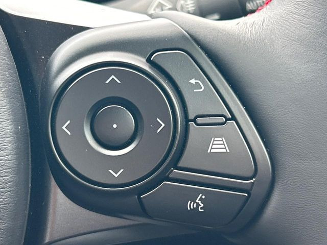 【全車速追従機能付クルーズコントロール】高速道路での長距離走行が楽に!!自動で速度を保つクルーズコントロールが、衝突軽減システムと連携し、前方の車両を感知して車間を保つように速度調節してくれます!!